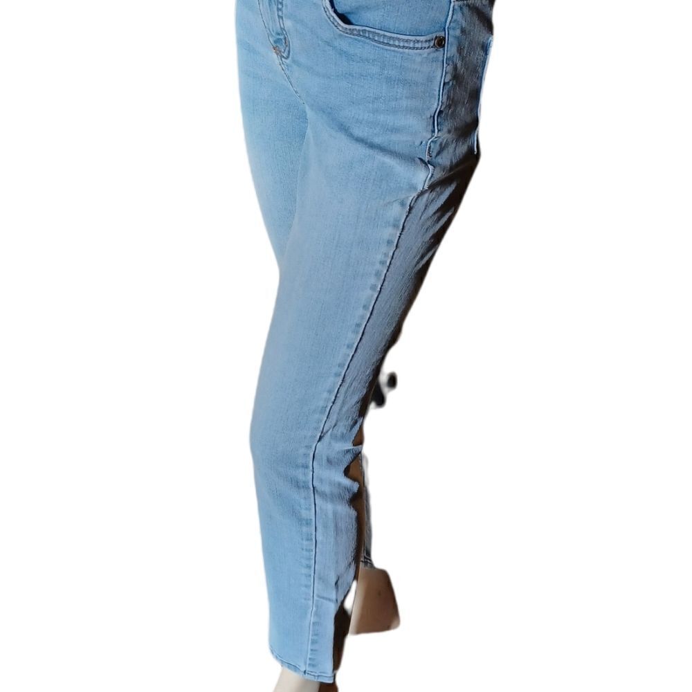 584119......St John's Bay Straight leg Size 4P, W26"  26"Inseam  8"Rise