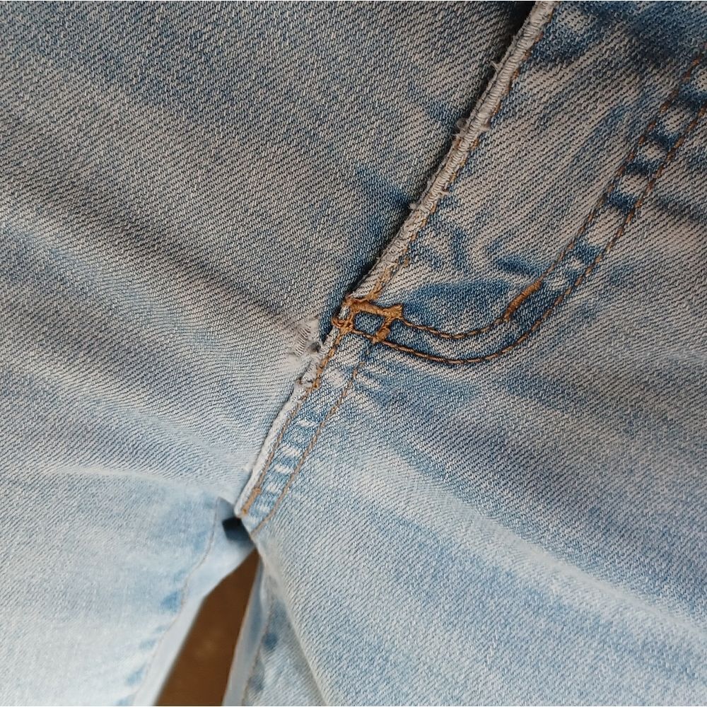 584119......St John's Bay Straight leg Size 4P, W26"  26"Inseam  8"Rise