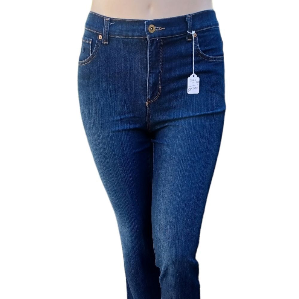 585025...Gloria Vanderbilt Straight leg Jeans Size 12Avg W30" 27"Inseam 11"Rise