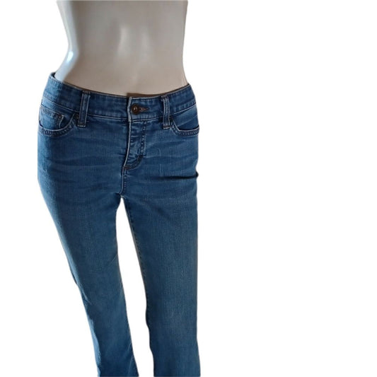 584247..... St John's Bay Straight leg Jeans Size 4P, W26"  27"Inseam  9" Rise