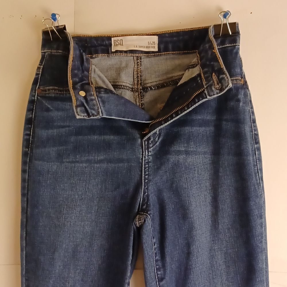 584047... RSQ Super High Rise Jeans Size 1, W22"  27"Inseam  10"Rise