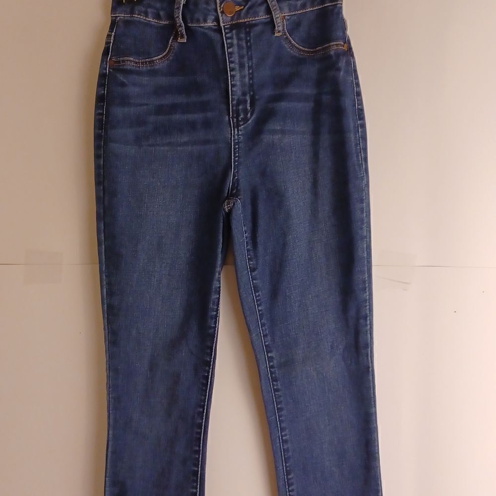 584047... RSQ Super High Rise Jeans Size 1, W22"  27"Inseam  10"Rise