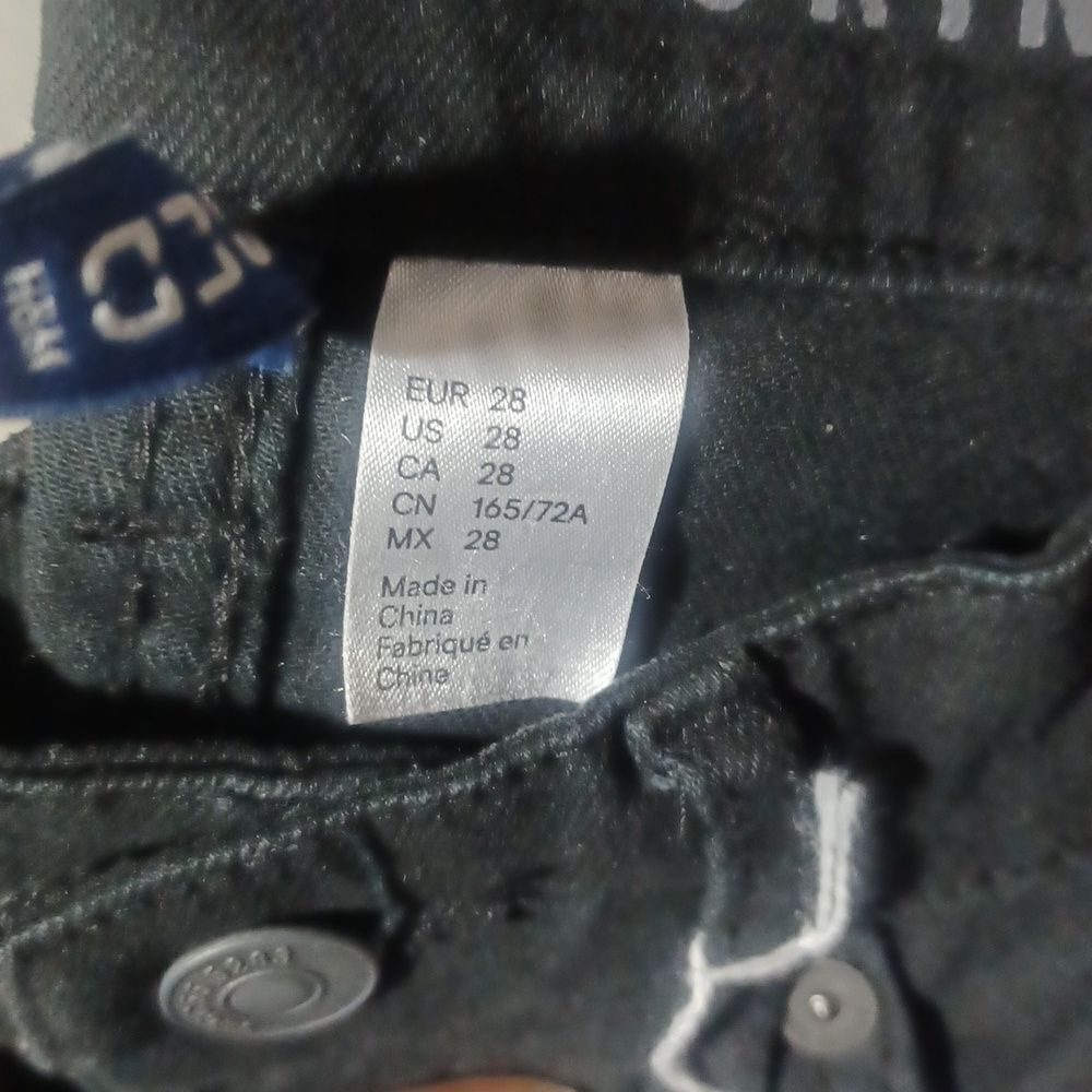 585947 Divided H&M Black Skinny Jeans Size 28