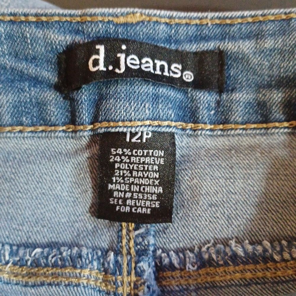 7007748.......D.Jeans Skinny Jeans Size 12P, W30", 22 1/2"Inseam 10"Rise
