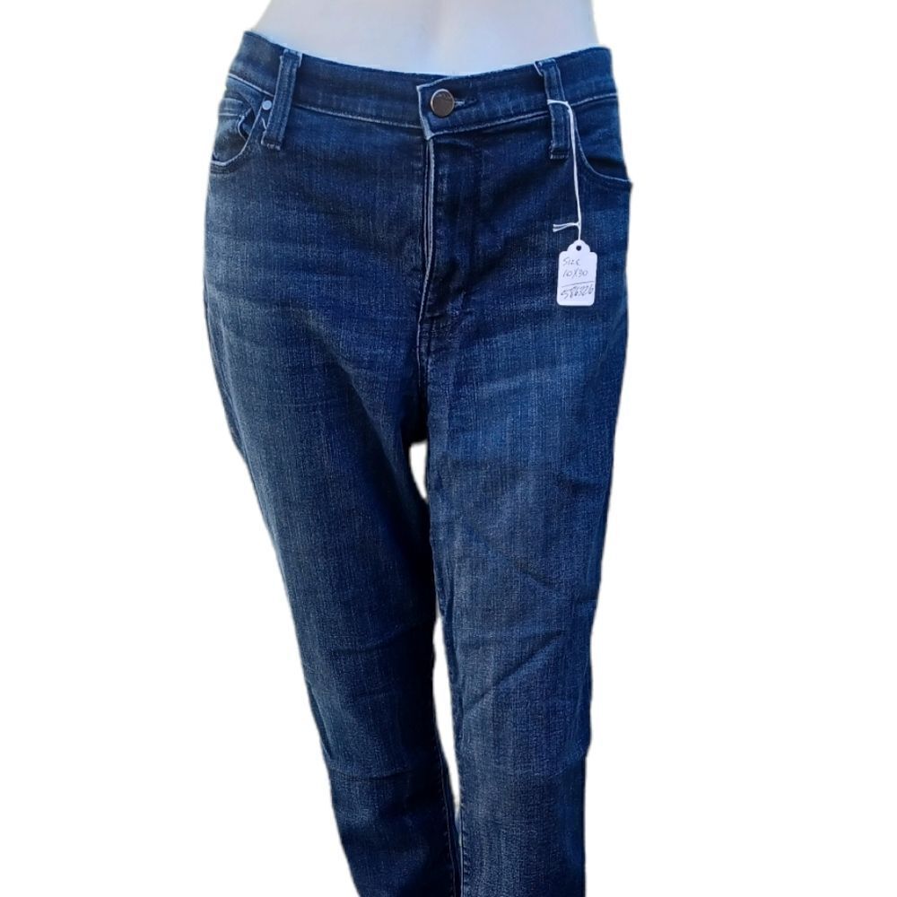 586319......DKNY Straight leg Jeans Size 10x30, 8" Rise