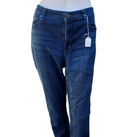 586319......DKNY Straight leg Jeans Size 10x30, 8" Rise