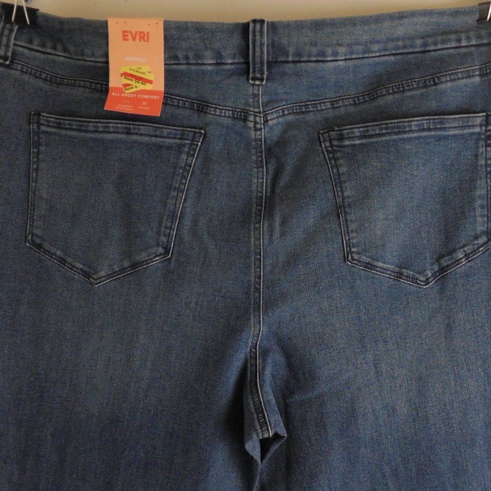 57872..EVRI Bootcut Jeans Size 24W
