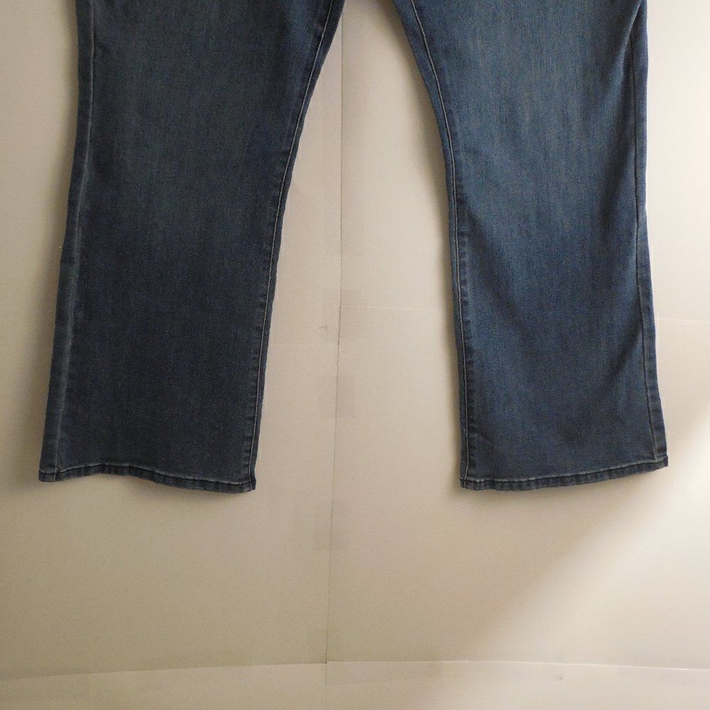 57872..EVRI Bootcut Jeans Size 24W