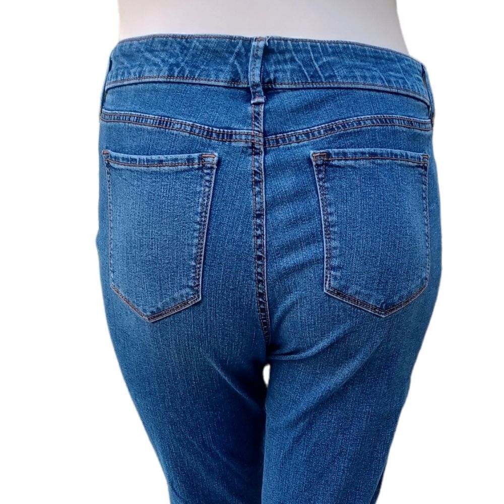588721...Gloria Vanderbilt Crop Jeans Size 14, W30" 15"Inseam 11"Rise