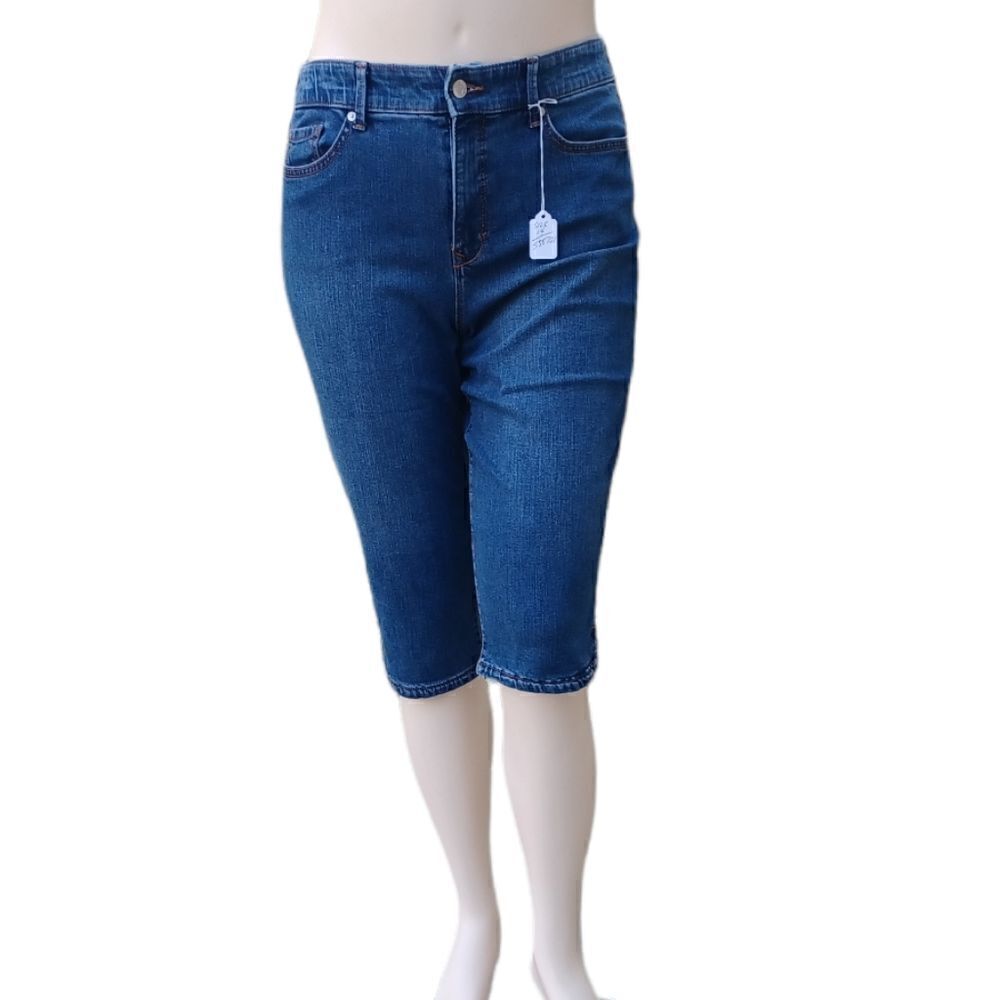 588721...Gloria Vanderbilt Crop Jeans Size 14, W30" 15"Inseam 11"Rise