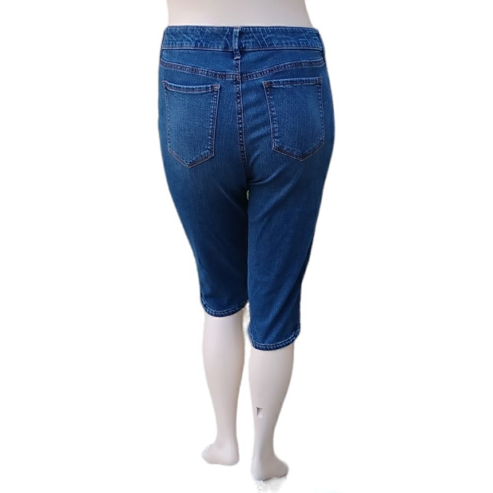 588721...Gloria Vanderbilt Crop Jeans Size 14, W30" 15"Inseam 11"Rise