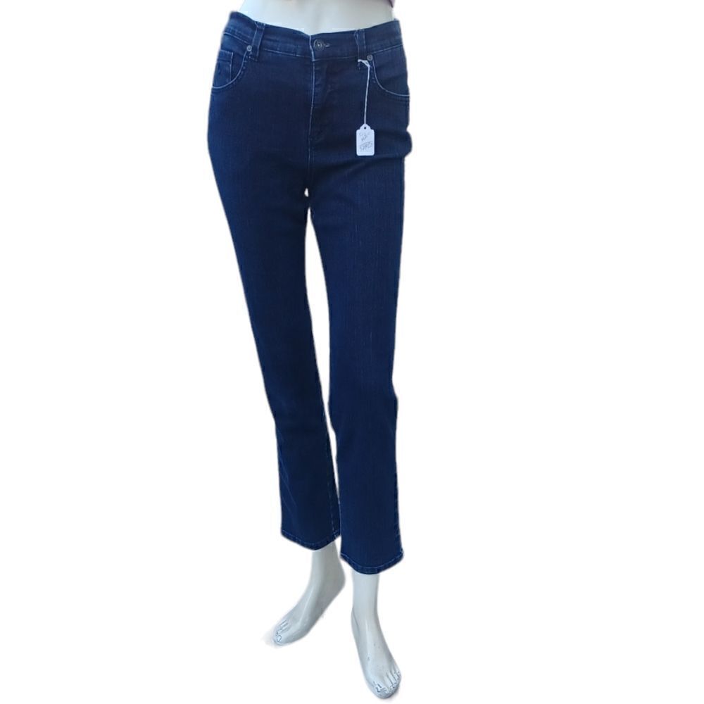 589021...Gloria Vanderbilt Straight leg Jeans Size 4P, W26"  27"Inseam 9"Rise