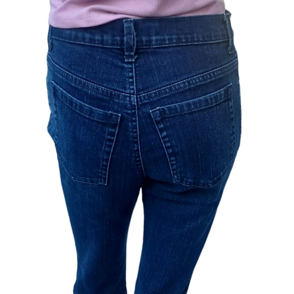 589021...Gloria Vanderbilt Straight leg Jeans Size 4P, W26"  27"Inseam 9"Rise
