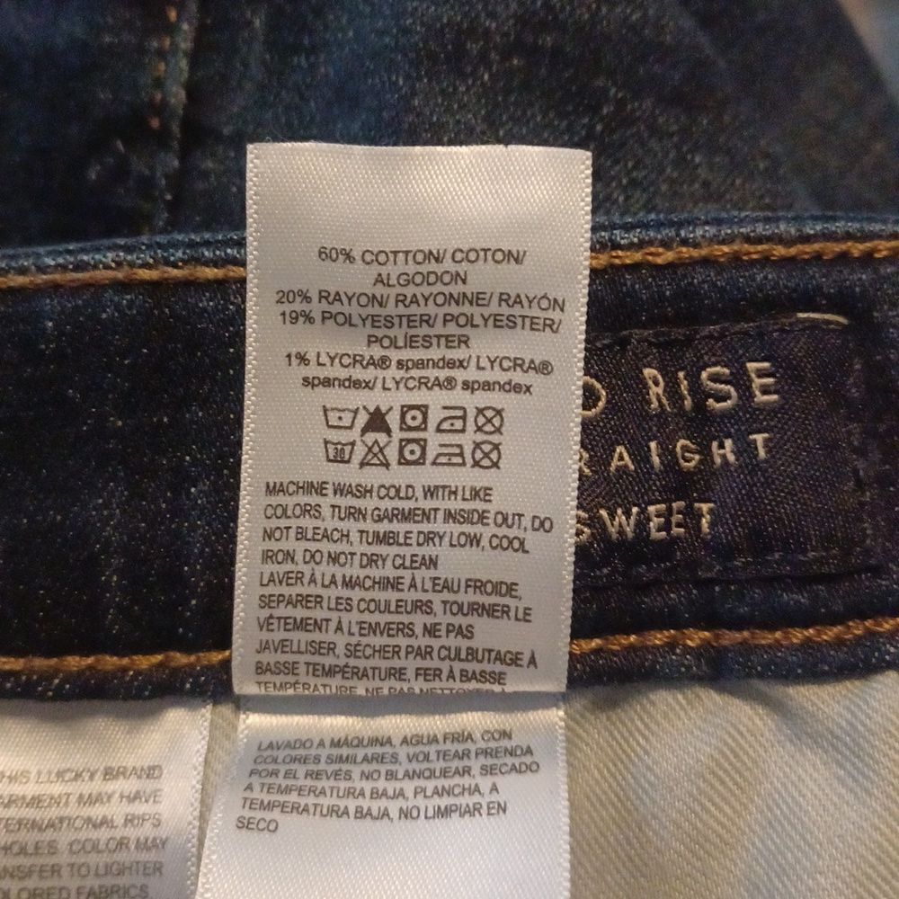 700618.....Lucky Brand Straight leg Jeans Size 6/28 Regular, 9"Rise