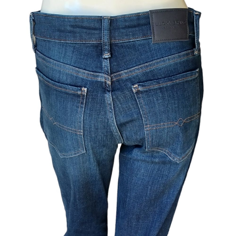 700618.....Lucky Brand Straight leg Jeans Size 6/28 Regular, 9"Rise