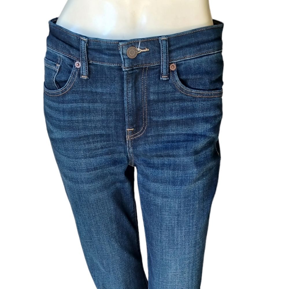 700618.....Lucky Brand Straight leg Jeans Size 6/28 Regular, 9"Rise