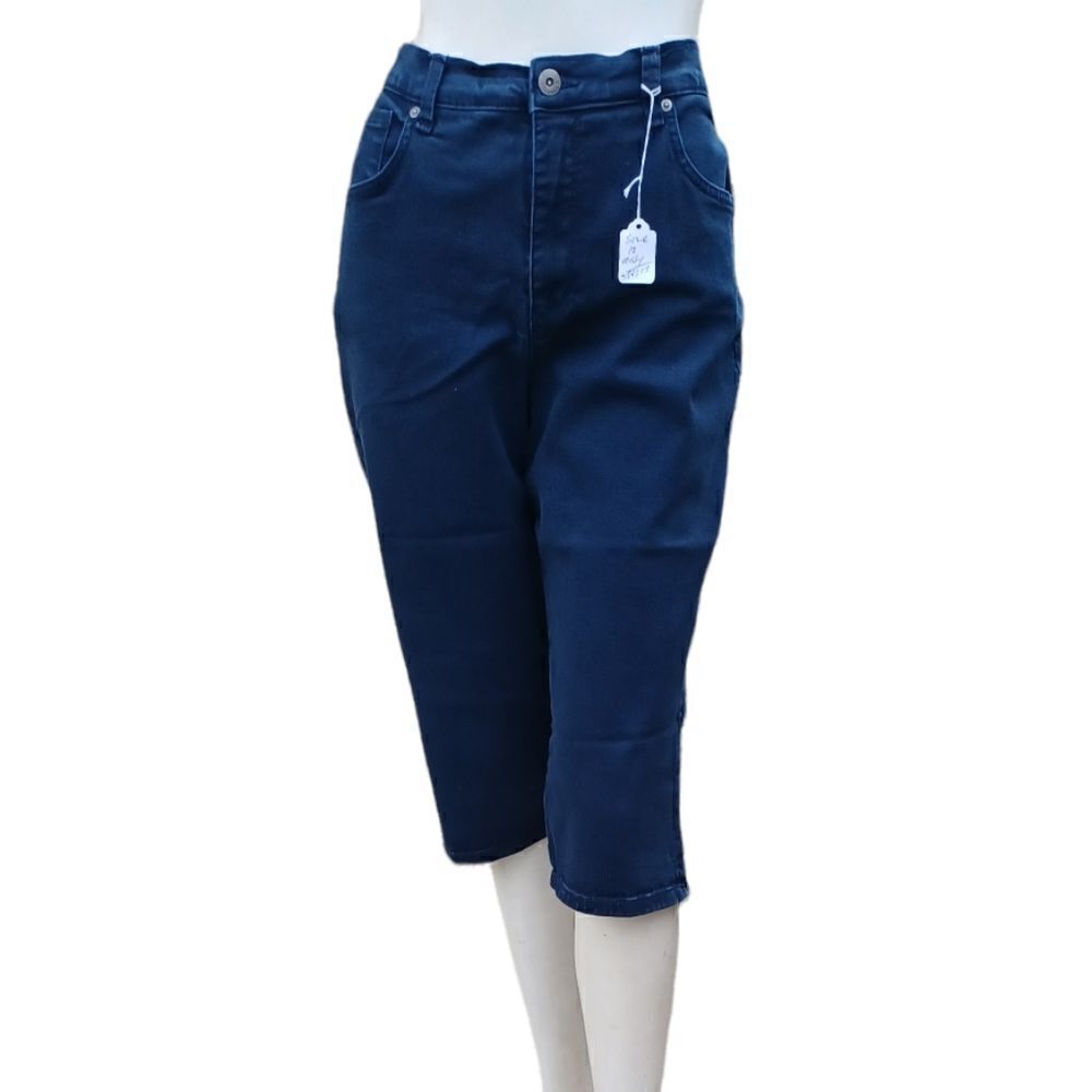 589313....Gloria Vanderbilt Crop Jeans Size 10 Missy, W28" 16"Inseam 11"Rise