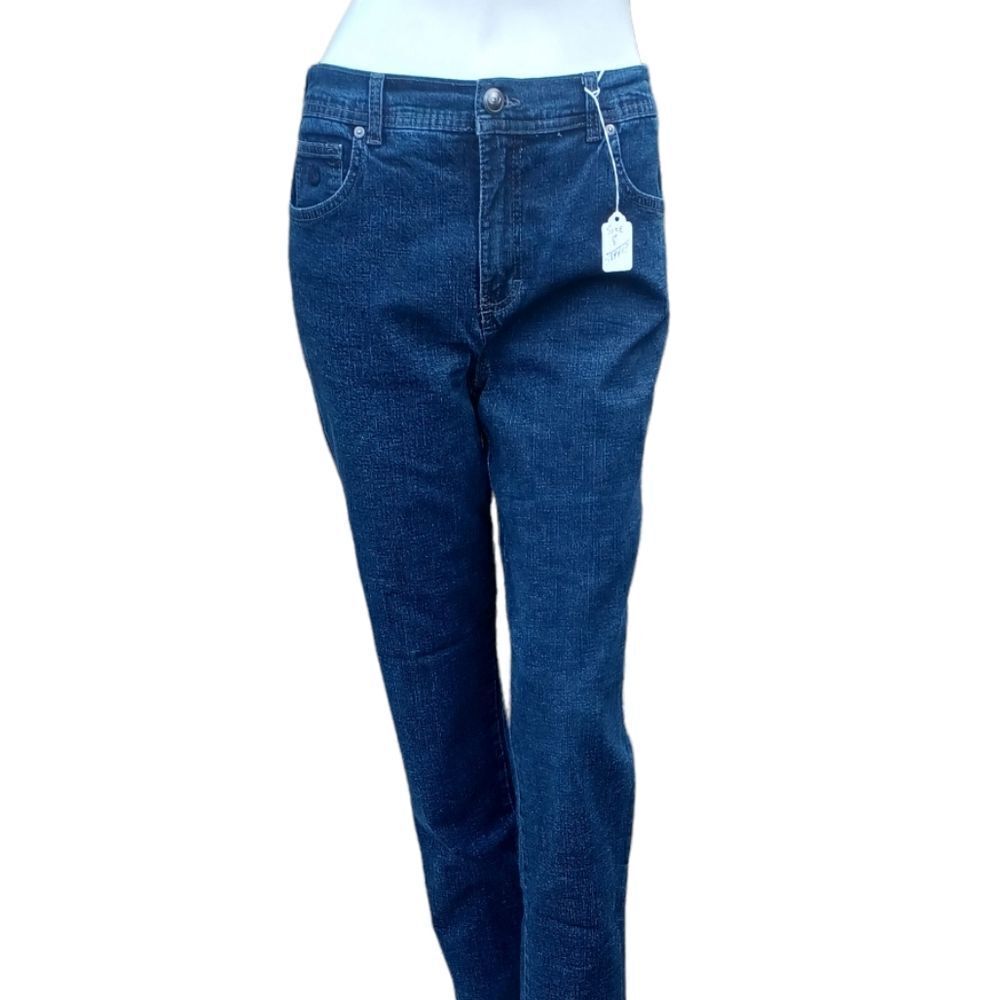 589413....Gloria Vanderbilt Straight leg Jeans Size 8Avg W28" 29" Inseam 10"Rise