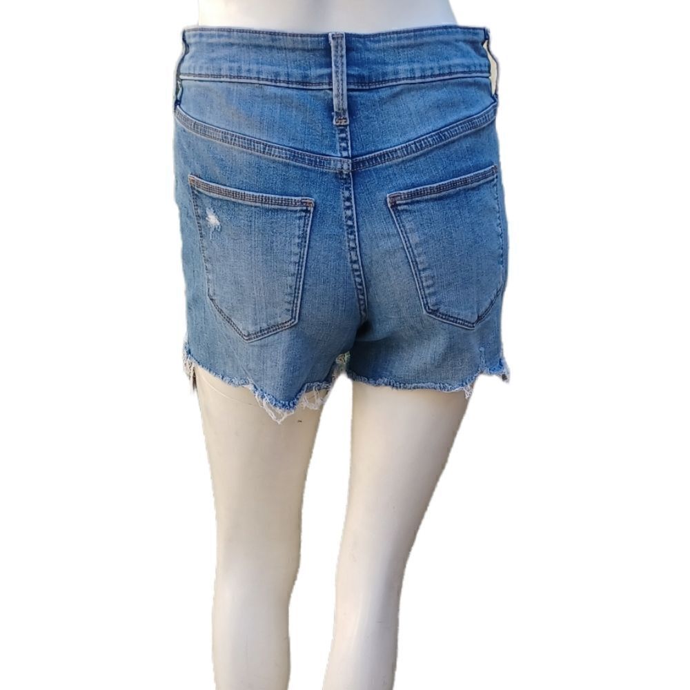 584648....... Universal Thread Denim Shorts Size 2/26, 3" Inseam 9" Rise