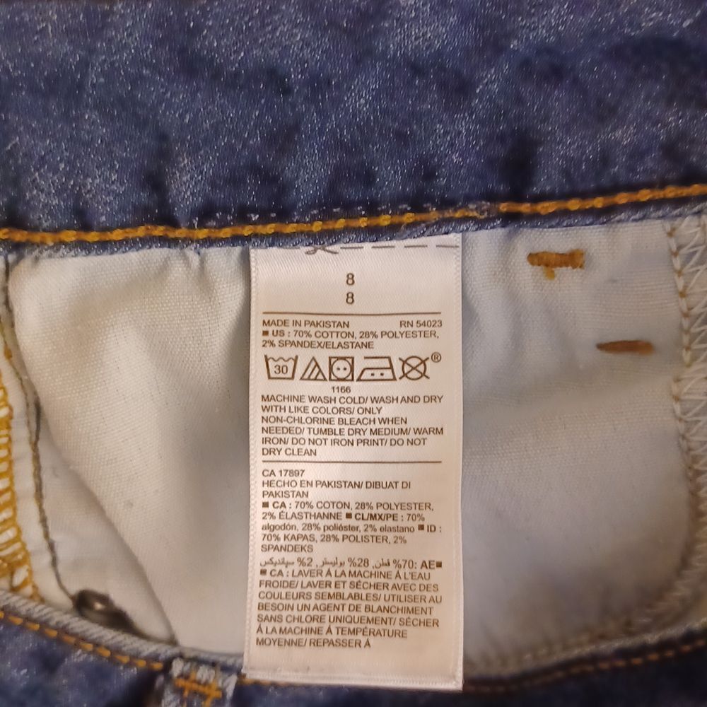 590931....Old Navy Rockstar Skinny Jeans Size 8, W28" 28"Inseam 9"Rise