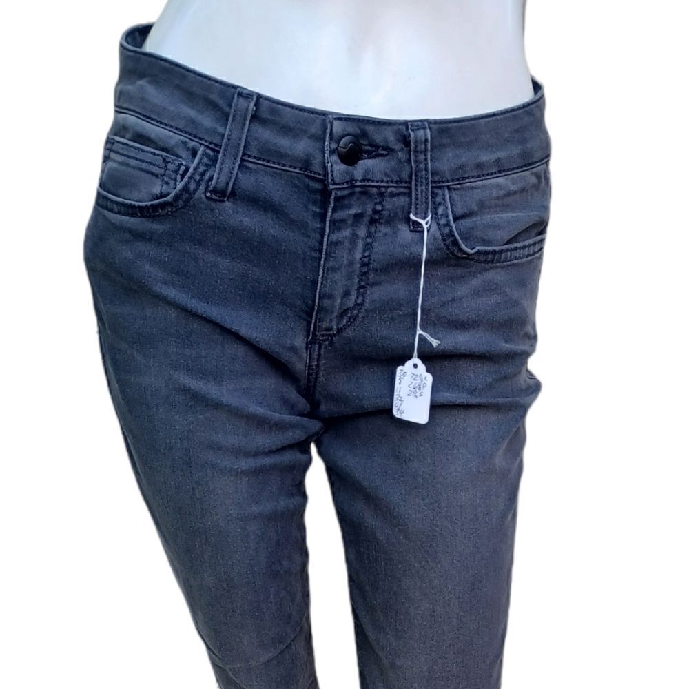 587424.Joe's Grey Mid Rise Skinny Jeans Size W26, 32"Inseam  8 1/2"Rise