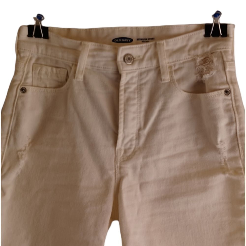 592731.....Old Navy White High Rise Bermuda Shorts Size 0, W24" 8"Inseam 9"Rise