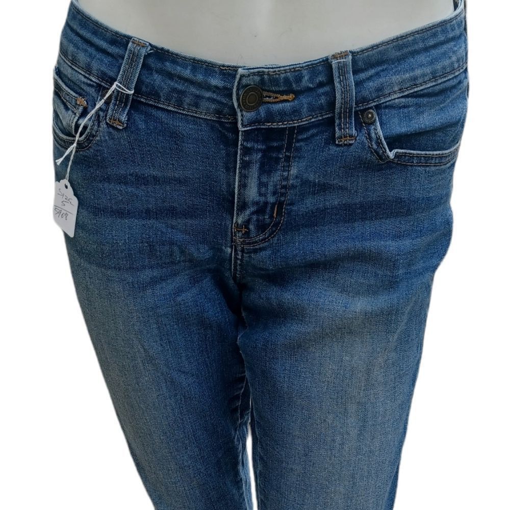 590830.....Eunina Low Rise Skinny Jeans Juniors Size 5, W26" 27"Inseam 8" Rise