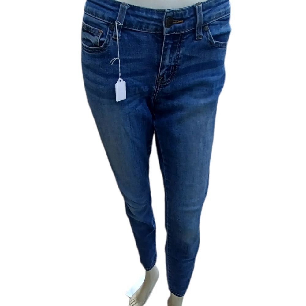 590830.....Eunina Low Rise Skinny Jeans Juniors Size 5, W26" 27"Inseam 8" Rise