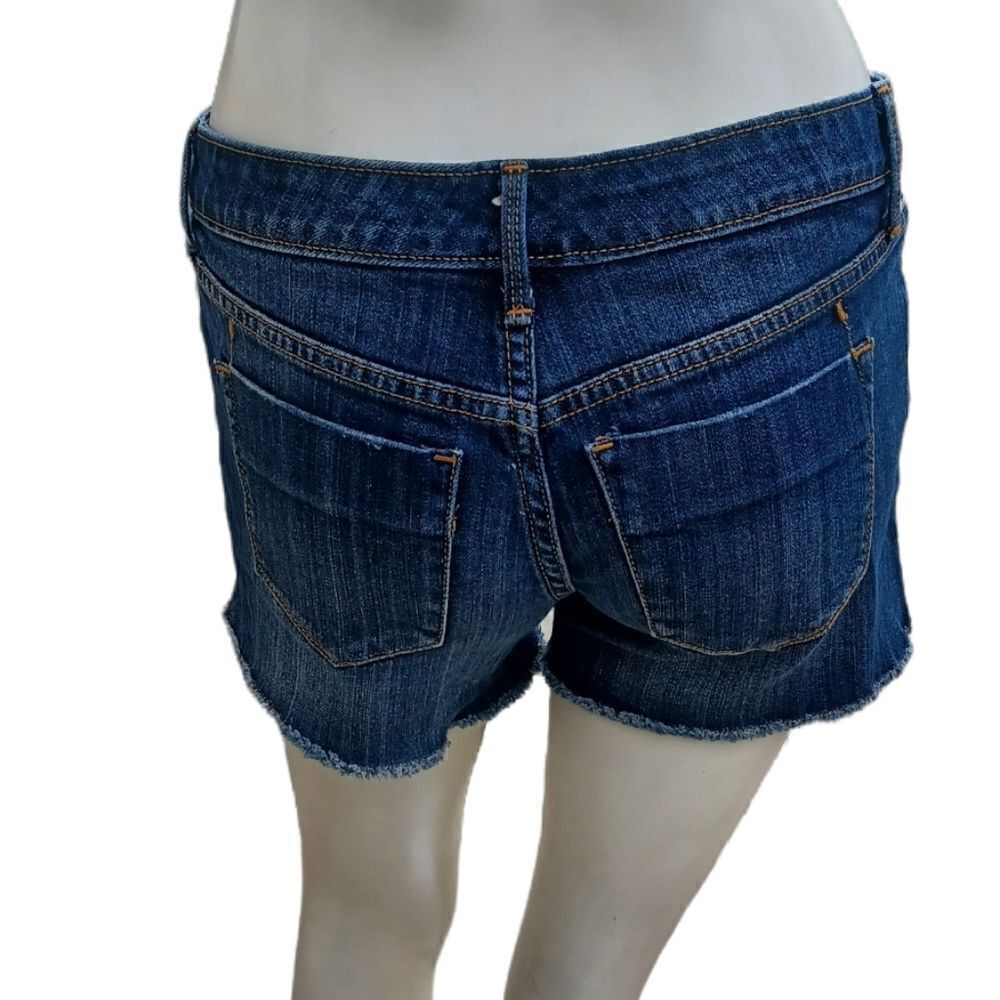 592231....Preowned Mossimo Denim Mid Rise Midi Size 2/26
