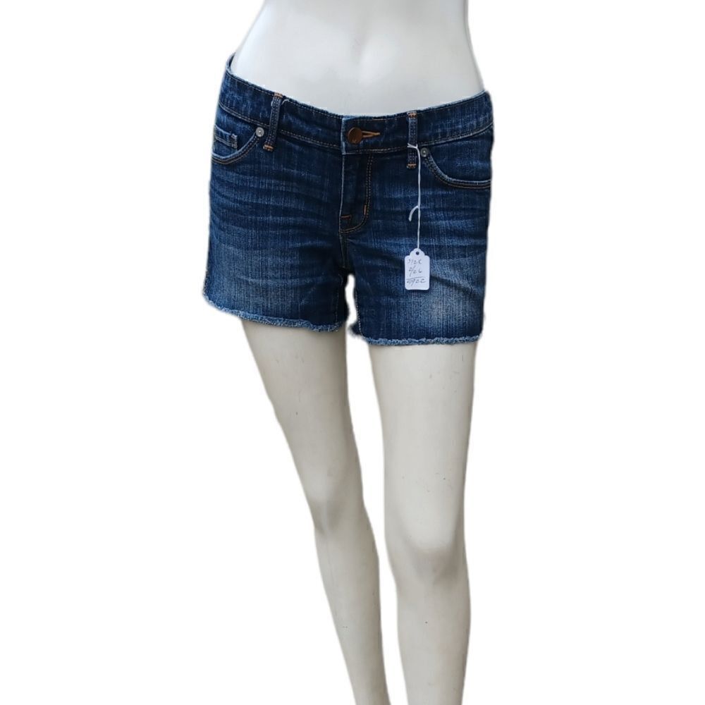 592231....Preowned Mossimo Denim Mid Rise Midi Size 2/26