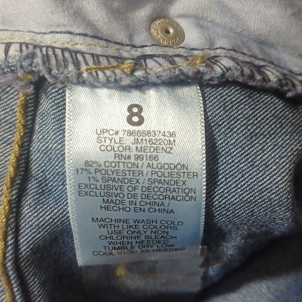 1024.....Jordache Skinny Jeans Size 8
