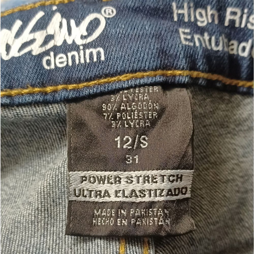 1028..Preowned Mossimo Skinny Jeans Size 12/S W28" 31" Inseam 10"Rise