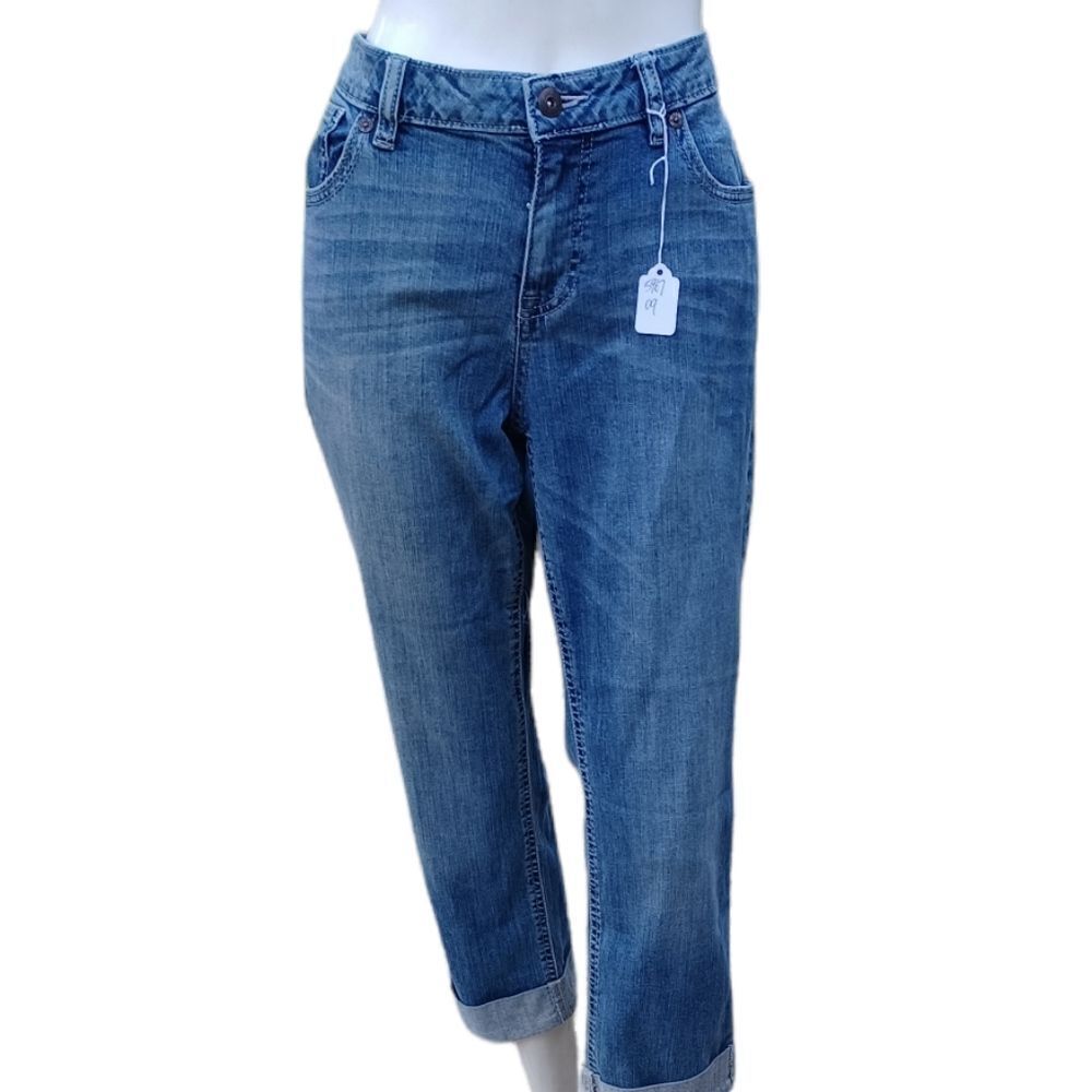 59679.....Apt.9 Straight Crop Cuffed Jeans Size 10, 30" Waist 22" Inseam 9" Rise