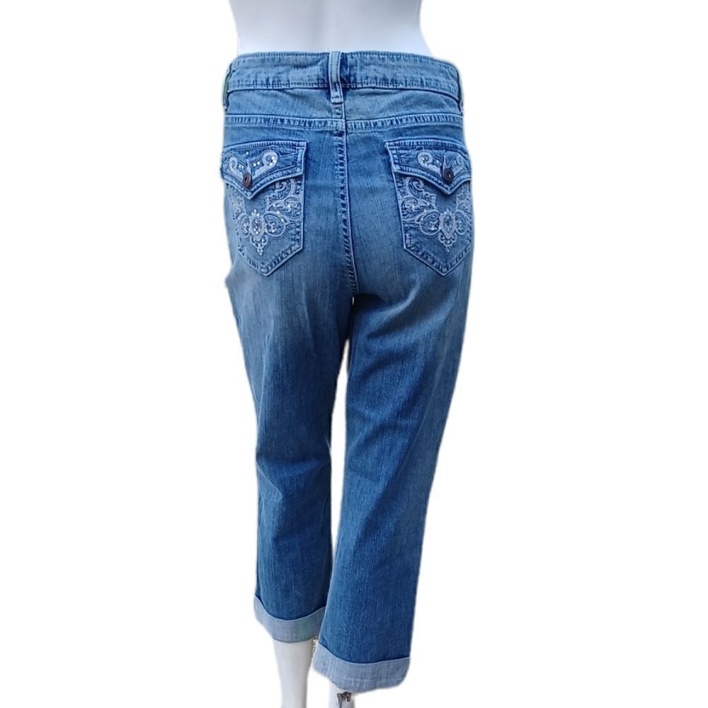59679.....Apt.9 Straight Crop Cuffed Jeans Size 10, 30" Waist 22" Inseam 9" Rise