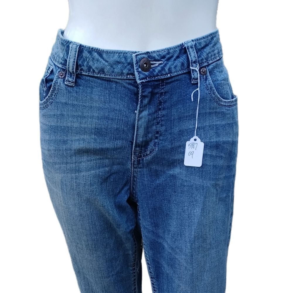 59679.....Apt.9 Straight Crop Cuffed Jeans Size 10, 30" Waist 22" Inseam 9" Rise