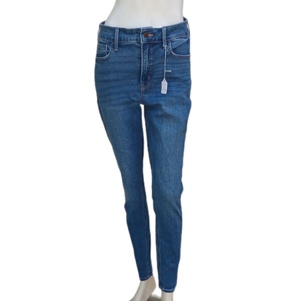 59782.....Old Navy Rockstar Super Skinny Size 6, W28" 28"Inseam 10"Rise