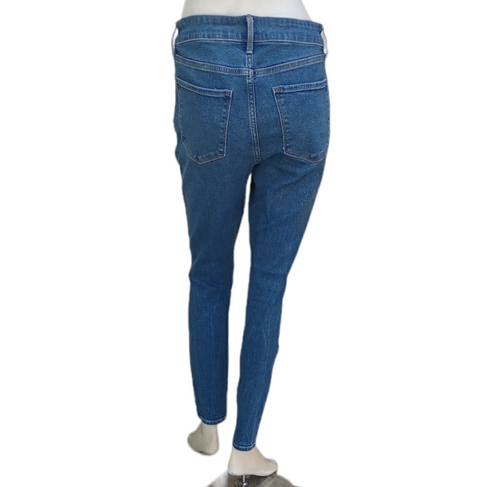 59782.....Old Navy Rockstar Super Skinny Size 6, W28" 28"Inseam 10"Rise