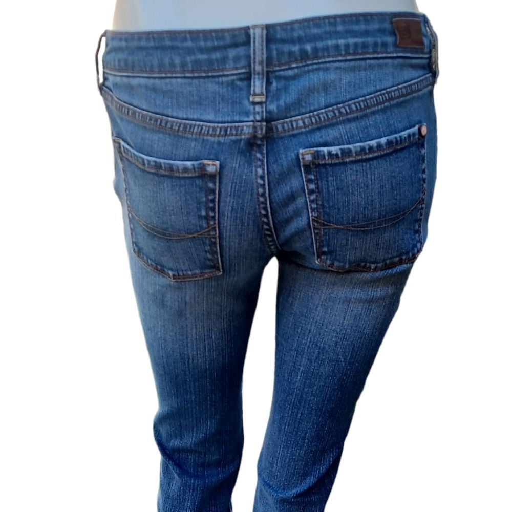 102919...Bullhead Venice Straight leg Jeans Size 5, 28" Waist 28" Inseam 6" Rise