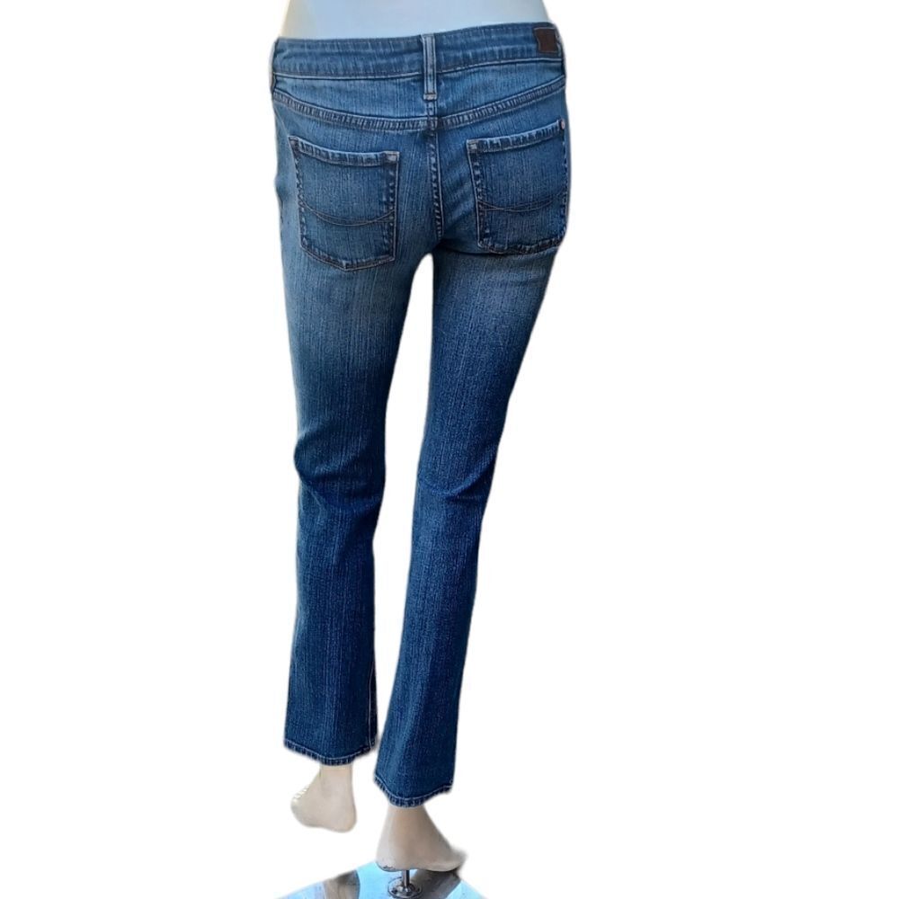102919...Bullhead Venice Straight leg Jeans Size 5, 28" Waist 28" Inseam 6" Rise