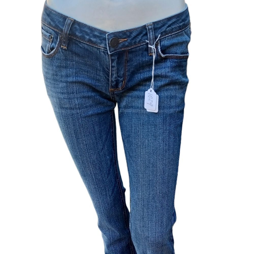 102919...Bullhead Venice Straight leg Jeans Size 5, 28" Waist 28" Inseam 6" Rise