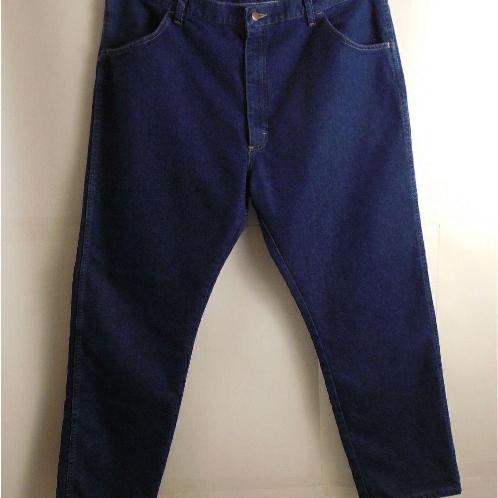 41731.....Men's Wrangler Straight leg Jeans Size 42x30, 13"Rise