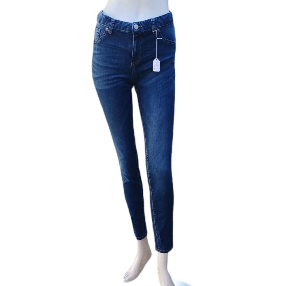 585747.....Girls Cat & Jack Super Skinny Jeans Size 16, W26"  27"Inseam 8"Rise