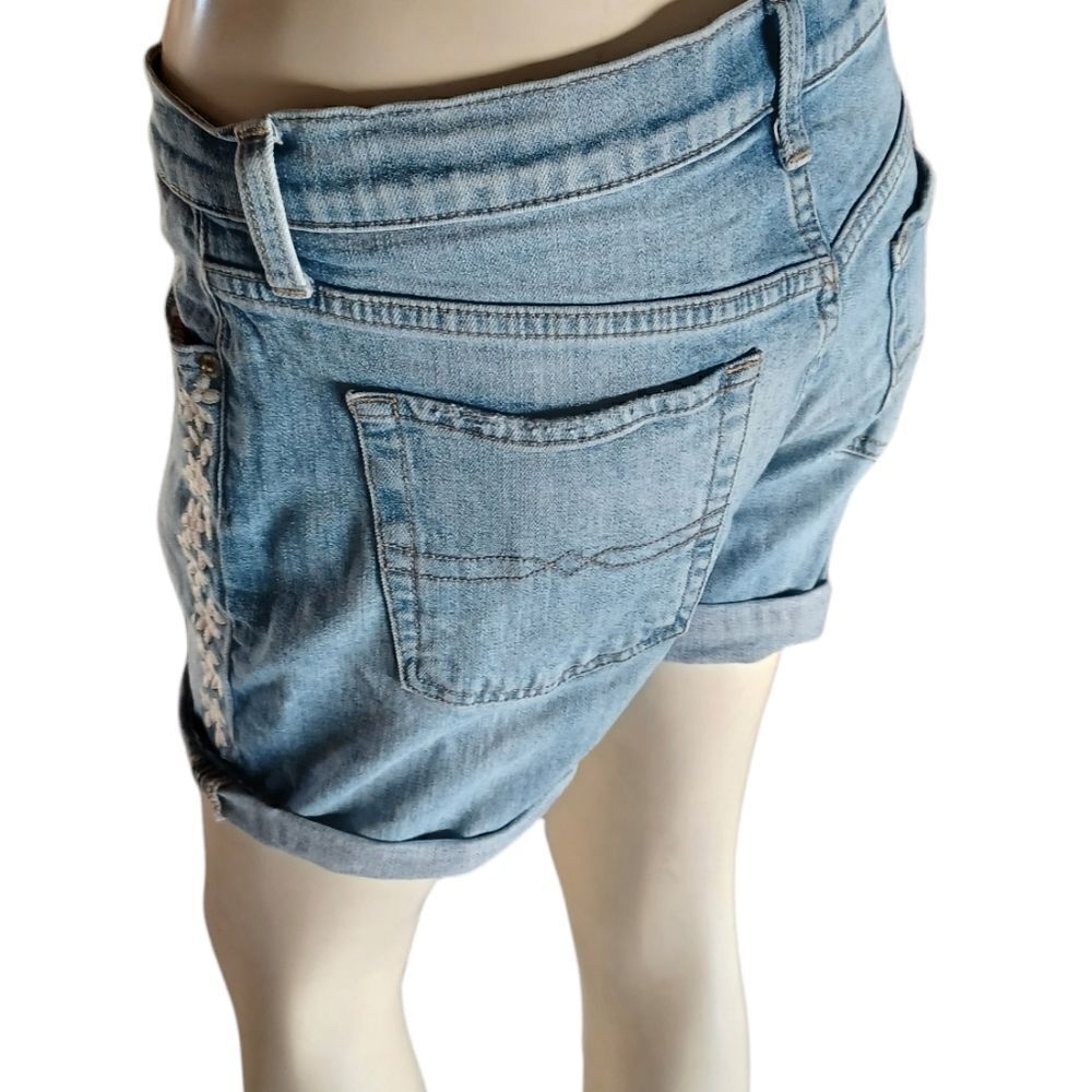 601331.....Lucky Brand Jean Shorts Size 4/27, 9"Rise