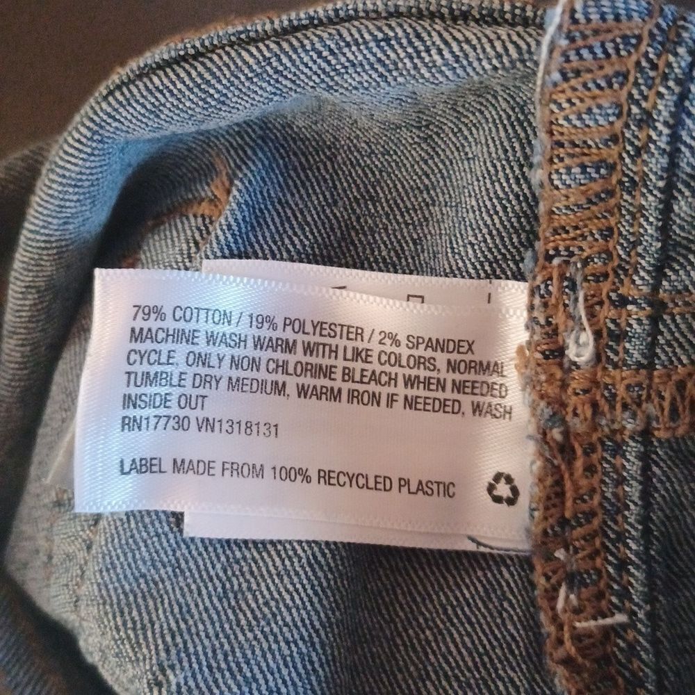 601848.....Wild Fable Jean Shorts Size 2/26R, 26" Waist, 2" Inseam