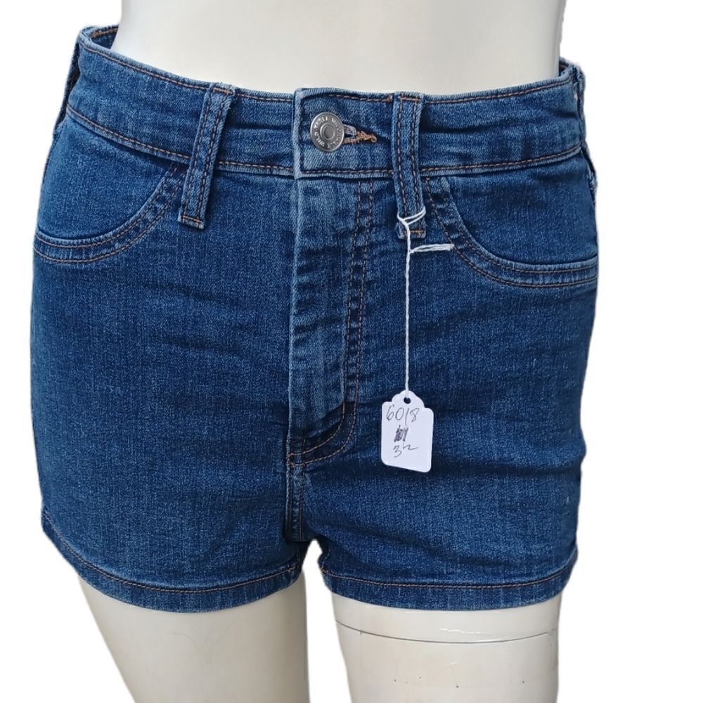 601848.....Wild Fable Jean Shorts Size 2/26R, 26" Waist, 2" Inseam