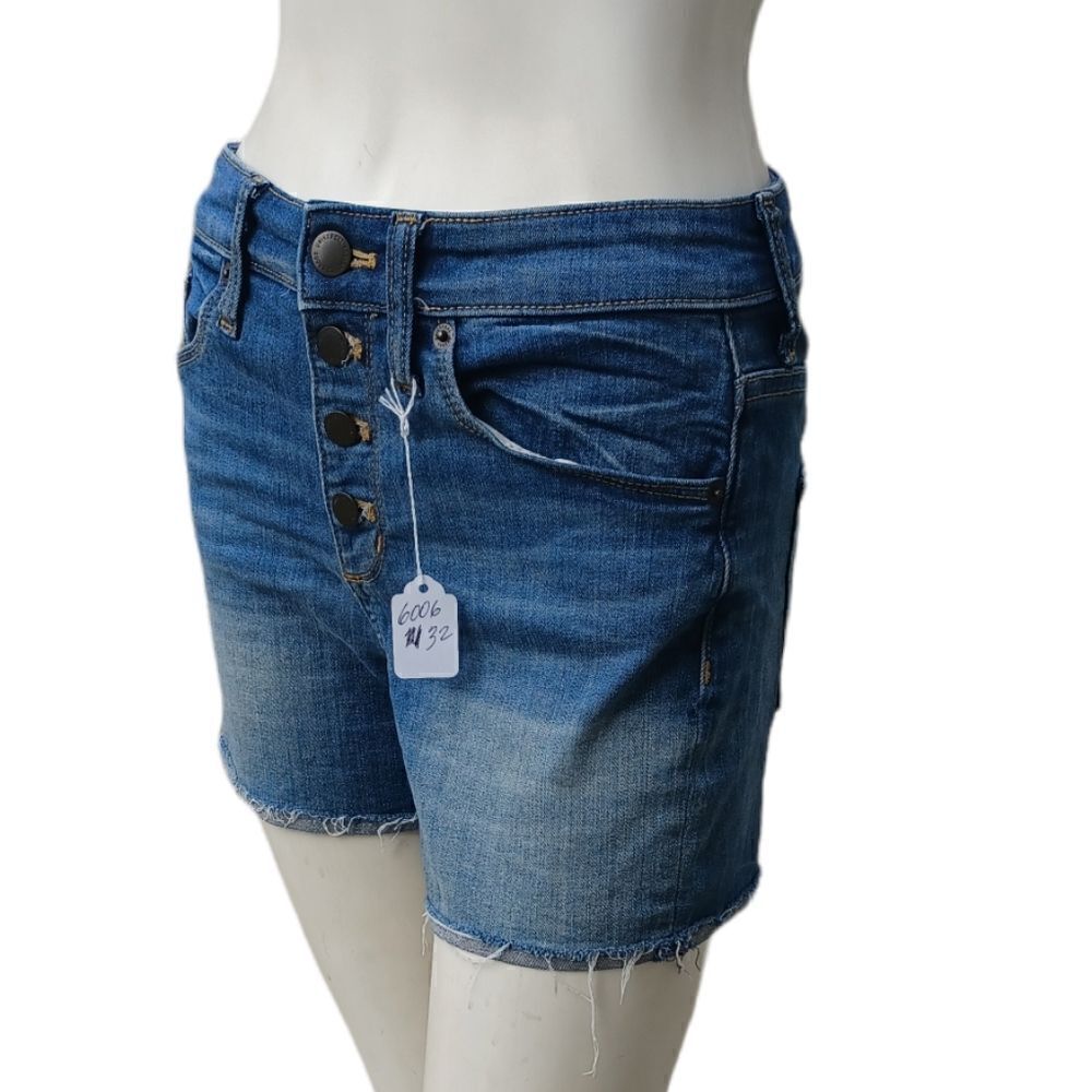 600634......Universal Thread Jean Shorts Size 2/26R, 3" Inseam 9" Rise