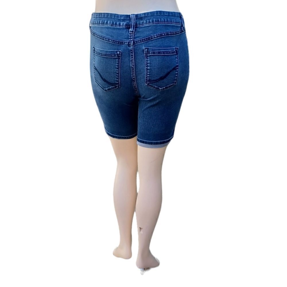 602034.....Croft&Barrow Denim Jean Shorts Size 10, 32"W, 8" Inseam Uncuffed