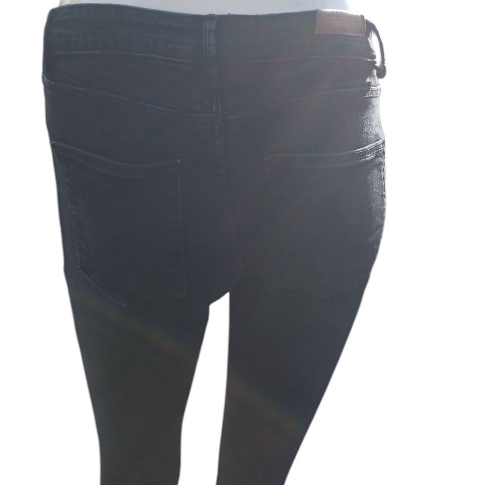 8147.....Zara Skinny Jeans Size 24" Waist, 25" Inseam 7"Rise