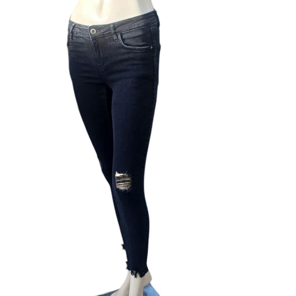8147.....Zara Skinny Jeans Size 24" Waist, 25" Inseam 7"Rise