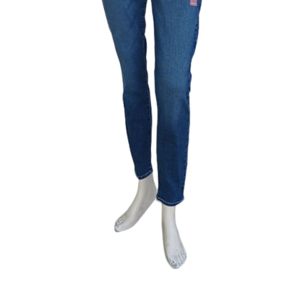 593735....Signature Levi's Pull-On Skinny Jeans Size 6M, 28" Waist